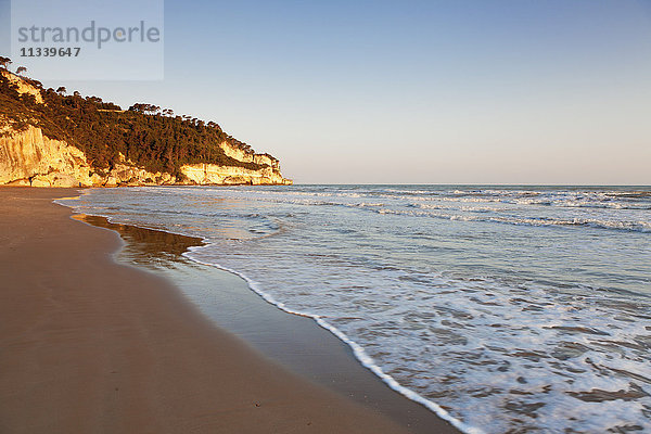 Strand Spiaggia di Jalillo  Peschici  Gargano  Provinz Foggia  Apulien  Italien  Mittelmeer  Europa