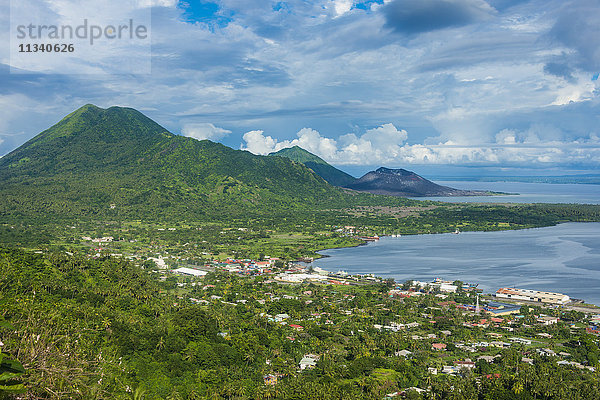 Blick über Rabaul  Ost-Neubritannien  Papua-Neuguinea  Pazifik