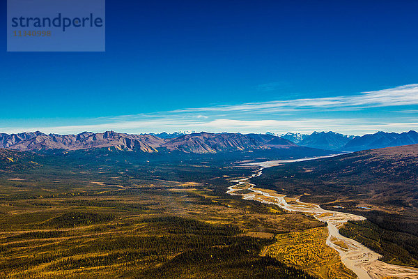 Luftaufnahme der Alaskan Mountain Range  Alaska  Vereinigte Staaten von Amerika  Nordamerika