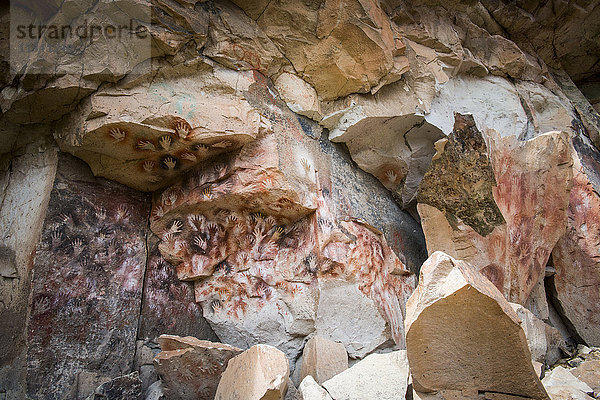 Cueva de las Manos (Höhle der Hände)  UNESCO-Welterbestätte  eine Höhle oder eine Reihe von Höhlen in der Provinz Santa Cruz  163 km südlich der Stadt Perito Moreno  Patagonien  Argentinien  Südamerika