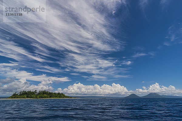 Kleine Insel vor der Küste von Rabaul  Ost-Neubritannien  Papua-Neuguinea  Pazifik