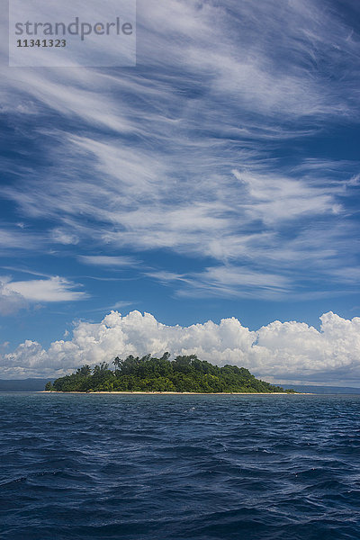 Kleine Insel vor der Küste von Rabaul  Ost-Neubritannien  Papua-Neuguinea  Pazifik