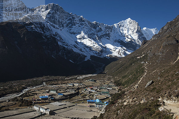 Das kleine Bergdorf und Kloster Thame in der Khumbu (Everest) Region  Nepal  Himalaya  Asien
