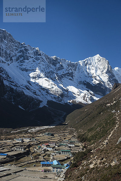 Das kleine Bergdorf und Kloster von Thame in der Khumbu-Region  Nepal  Himalaya  Asien