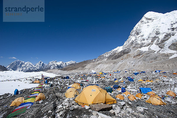 Everest Base Camp  eine temporäre Stadt auf 5500m auf dem Khumbu-Gletscher  Khumbu-Region  Nepal  Himalaya  Asien
