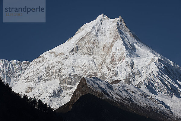 Mit 8156 m ist der Manaslu der achthöchste Berg der Welt und ein großartiger Anblick  Nepal  Himalaya  Asien