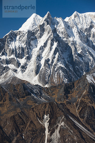 Gipfel vom Larke La aus gesehen  dem höchsten Punkt des Manaslu-Rundwanderweges  Nepal  Himalaya  Asien