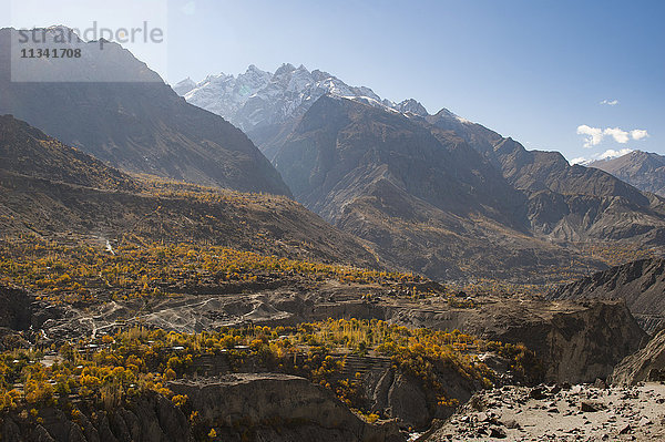 Dramatische Himalaya-Landschaft im Skardu-Tal  Gilgit-Baltistan  Pakistan  Asien