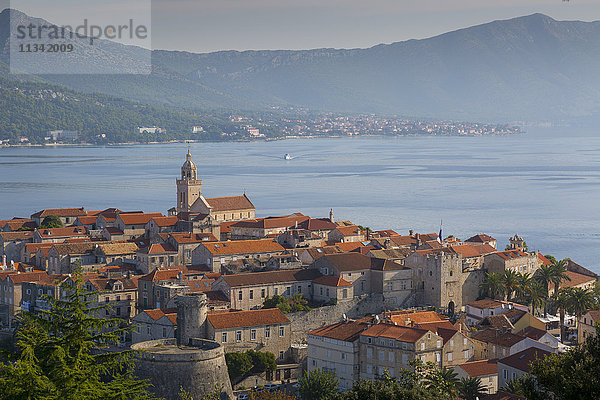 Blick auf die Stadt Korcula  Korcula  Dalmatien  Kroatien  Europa