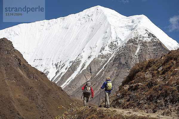 Trekking im Kagmara-Tal in der abgelegenen Dolpa-Region  Himalaya  Nepal  Asien