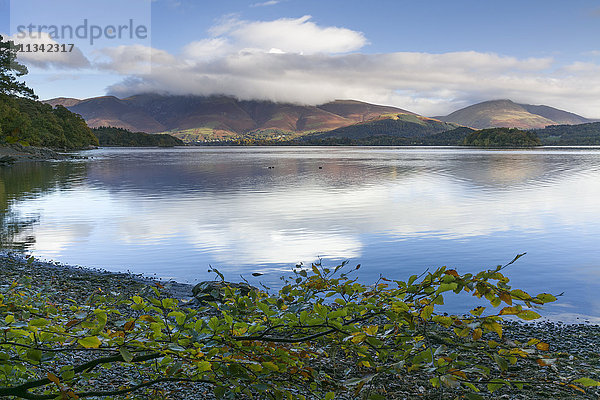 Skiddaw und Blencathra fells von Borrowdale  Derwent Water  Lake District National Park  Cumbria  England  Vereinigtes Königreich  Europa