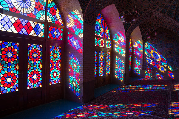 Buntglasfenster der Gebetshalle  Nasir-al-Molk-Moschee  Shiraz  Iran  Naher Osten