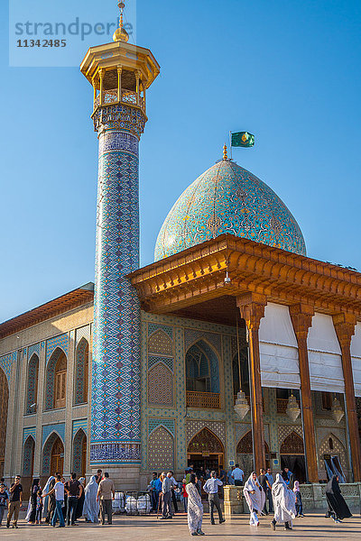 Innenhof  Aramgah-e Shah-e Cheragh (Mausoleum des Königs des Lichts)  Shiraz  Iran  Naher Osten