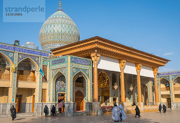 Mausoleum von Sayyed Mir Mohammad  im Komplex von Aramgah-e Shah-e Cheragh (Mausoleum des Königs des Lichts)  Shiraz  Iran  Naher Osten