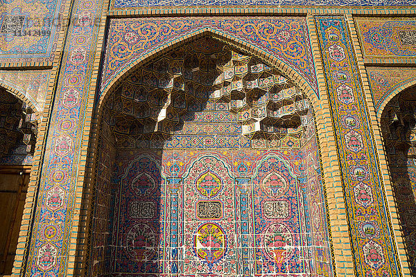Kacheln aus dem späten 19. Jahrhundert in der Nasir-al-Molk-Moschee  Shiraz  Iran  Naher Osten
