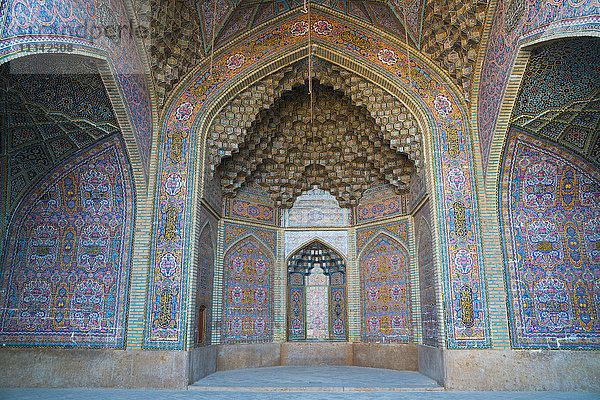 Fliesen aus dem späten 19. Jahrhundert in der Nasir-al-Molk-Moschee  Shiraz  Iran  Naher Osten