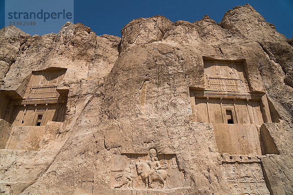 Gräber von Ataxerxes I. und Darius dem Großen  Nekropole Naqsh-e Rostam  nahe Persepolis  Iran  Naher Osten