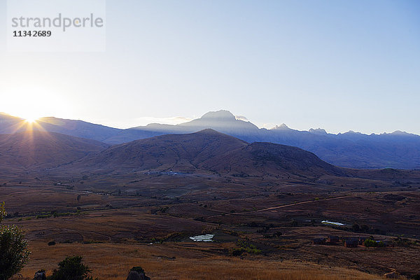 Sonnenaufgang  Tsaranoro-Tal  Ambalavao  Zentralgebiet  Madagaskar  Afrika