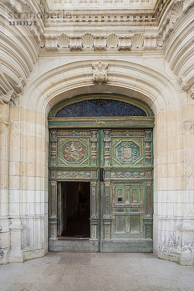 Die wunderschön verzierte Eingangstür des Schlosses von Chenonceau  Indre et Loire  Loiretal  Frankreich  Europa