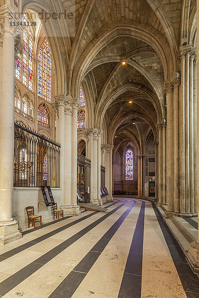 Innenraum der Kathedrale Saint Gatien  Tours  Indre-et-Loire  Zentrum  Frankreich  Europa