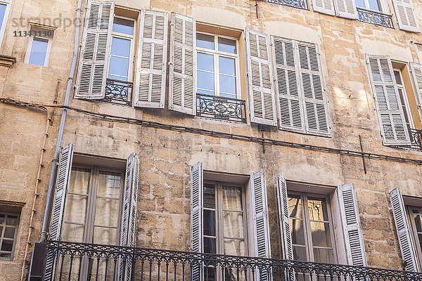 Typische Gebäudefassade in Aix-en-Provence  Bouches du Rhone  Provence  Frankreich  Europa