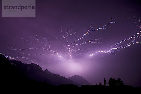 Sturm und Blitze  Miemingkette  Tirol  Österreich  Europa
