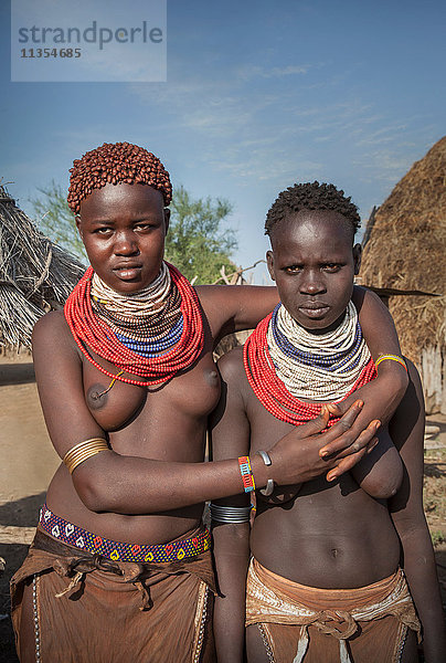 Junge Frauen des Karo-Stammes  Omo-Tal  Äthiopien