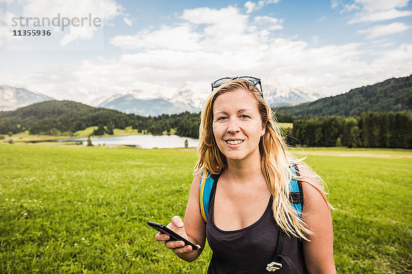 Sightseeing für Frauen in der Nähe des Karwendelgebirges  Gerold  Bayern  Deutschland