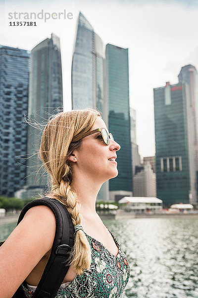 Touristische Sehenswürdigkeiten  Skyline von Singapur  Marina Bay