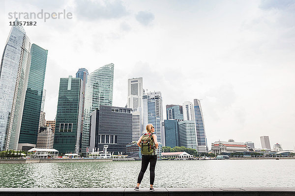 Touristische Sehenswürdigkeiten  Skyline von Singapur  Marina Bay