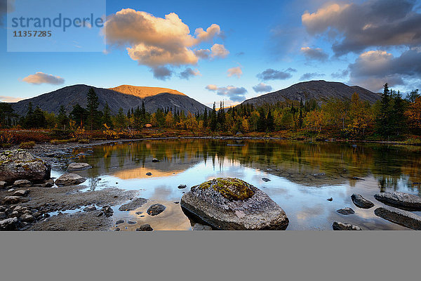 Landschaft an den Polygonalen Seen  Khibiny-Gebirge  Kola-Halbinsel  Russland