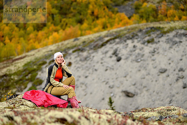 Porträt einer Wanderin  Khibiny-Gebirge  Kola-Halbinsel  Russland