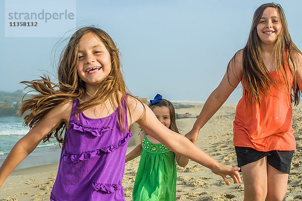 Teenagerin und zwei Schwestern am Strand  Asbury Park  New Jersey  USA