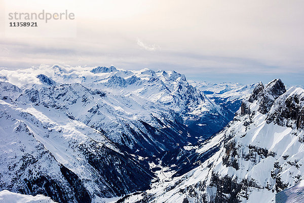 Schneebedeckte Landschaft  Titlis  Schweiz