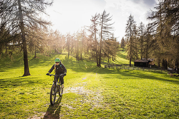 Frau Mountainbike  Jenesien  Südtirol  Italien
