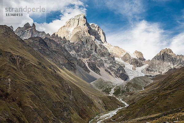 Tal- und Berglandschaft  Ushba  Svaneti  Georgien