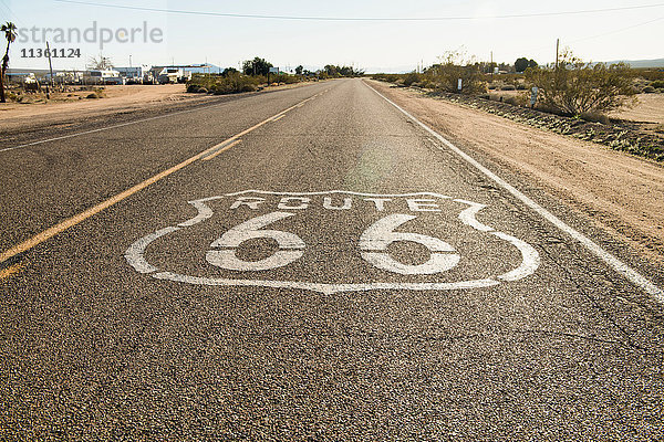 Straßenmarkierung Route 66  Kalifornien  USA