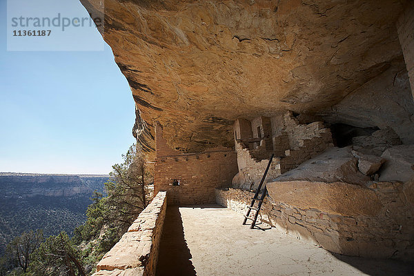 Ruinen von Felsenbehausungen im Mesa-Verde-Nationalpark  Colorado  USA