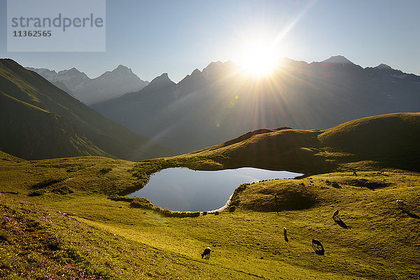 Koruldi-Seen  Kaukasus  Svaneti  Georgien