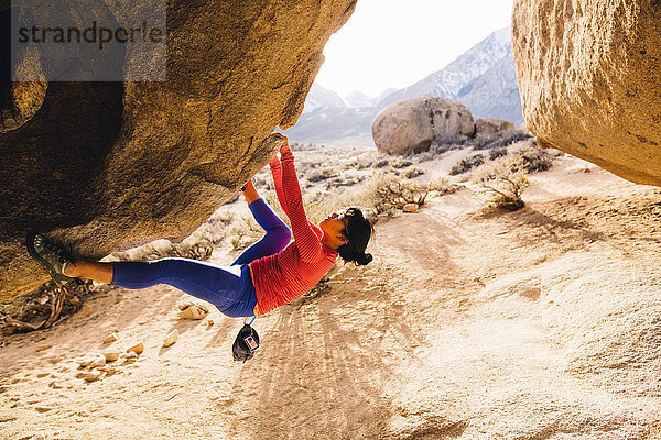 Felsklettern für Frauen  Buttermilk Boulders  Bishop  Kalifornien  USA