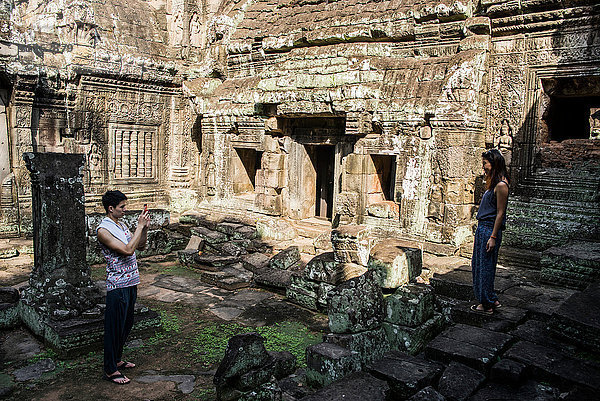 Ehepaar fotografiert im Tempel Angkor Wat  Siem Reap  Kambodscha