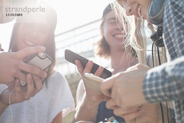 Soziale Vernetzung von Freunden auf Smartphones