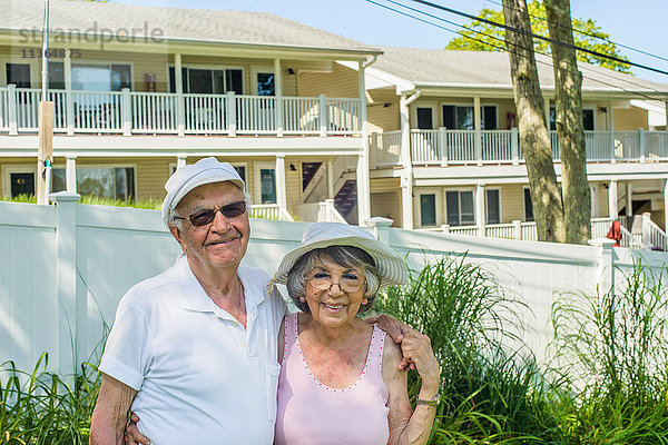 Glückliches älteres Ehepaar im Urlaub  Hampton Bay  New York  USA