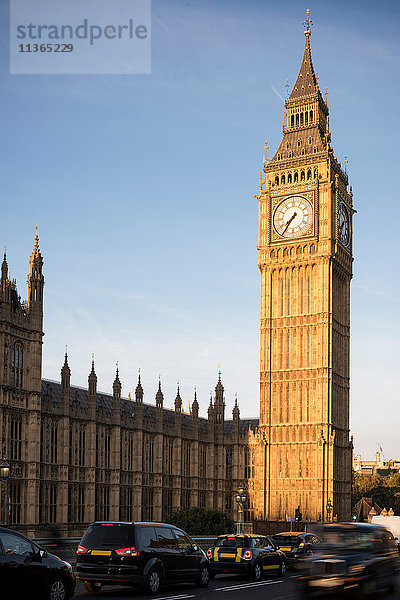 Morgendämmerung bei Houses of Parliament  Westminster  London  UK