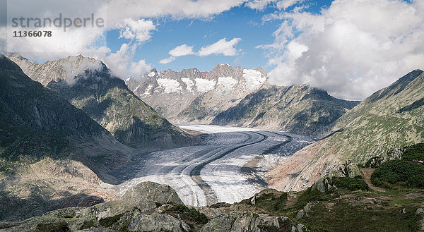 Landschaftsansicht der Berge und des Aletschgletschers  Kanton Wallis  Schweiz