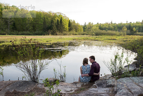Ehepaar genießt See  Ottawa  Ontario