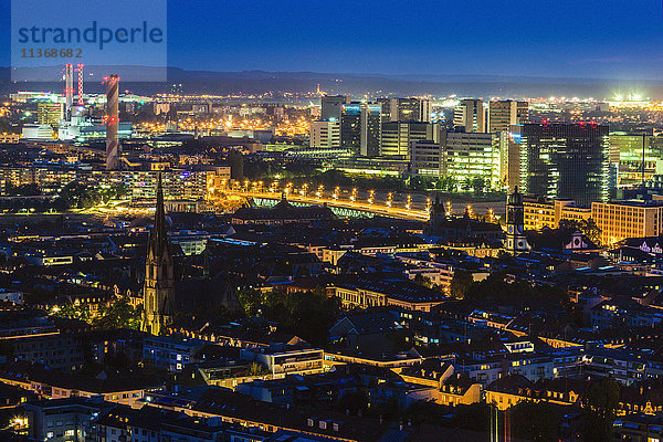 Schweiz  Basel  Basel-Stadt  Stadtbild bei Nacht