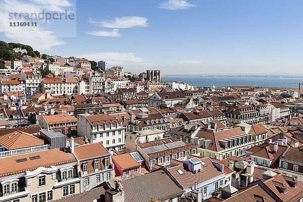 Blick von oben auf das Castelo Sao Jorge in der Stadt  Lissabon  Portugal