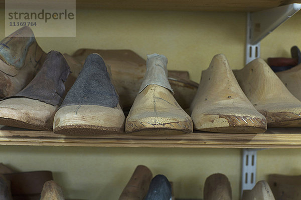 Nahaufnahme eines hölzernen Schuhspanners