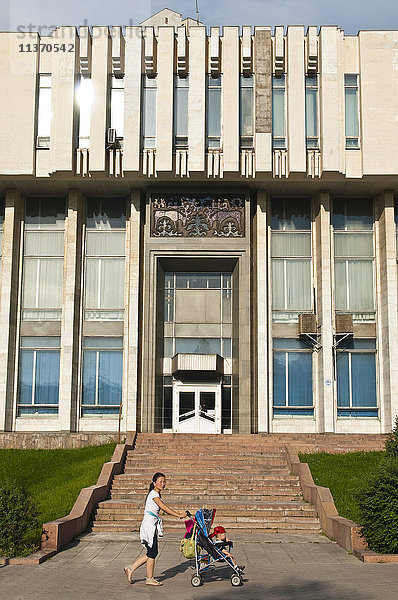 Zentralasien  Kirgisistan  Provinz Chuy  Hauptstadt Bischkek  Ala-Too-Platz  Staatliches Historisches Museum